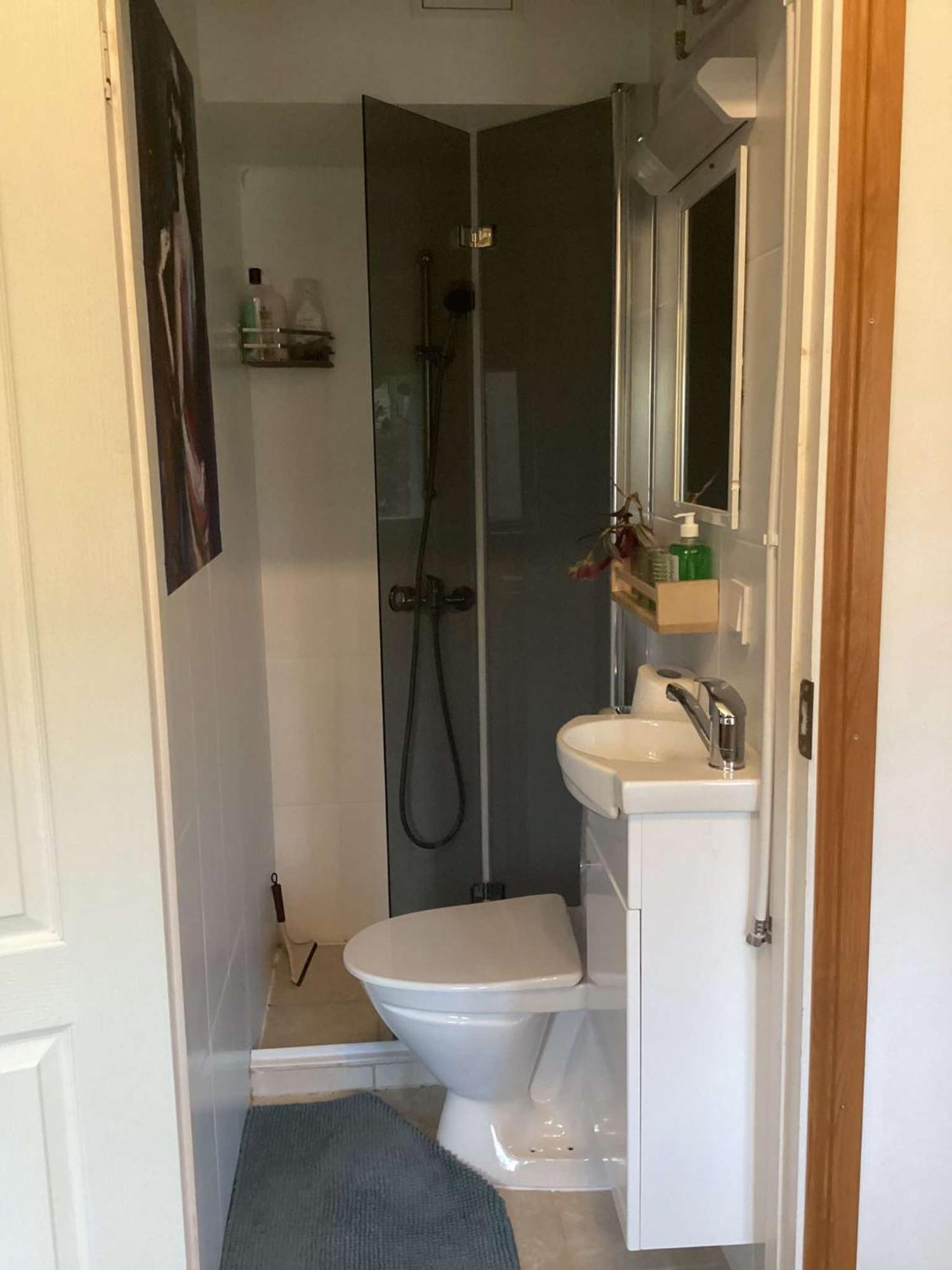 Hygge With Free Parking - Boho Style Apartment